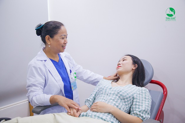 Để biết cấy que tránh thai khi nào là tốt nhất, chị em nên tới bệnh viện để được bác sĩ tư vấn