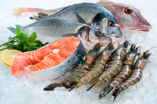 Cá hồi, tôm là loại hải sản bổ dưỡng cho phụ nữ sau sinh mổ