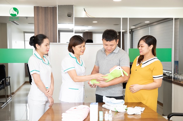 Tham gia lớp học tiền sản, ba mẹ sẽ biết thêm nhiều kiến thức thú vị
