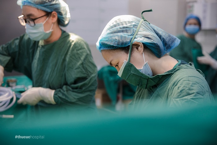 Sự chuyên nghiệp của các bác sĩ phần nào giúp chị Hương an tâm hơn để bước vào hành trình vượt cạn của mình