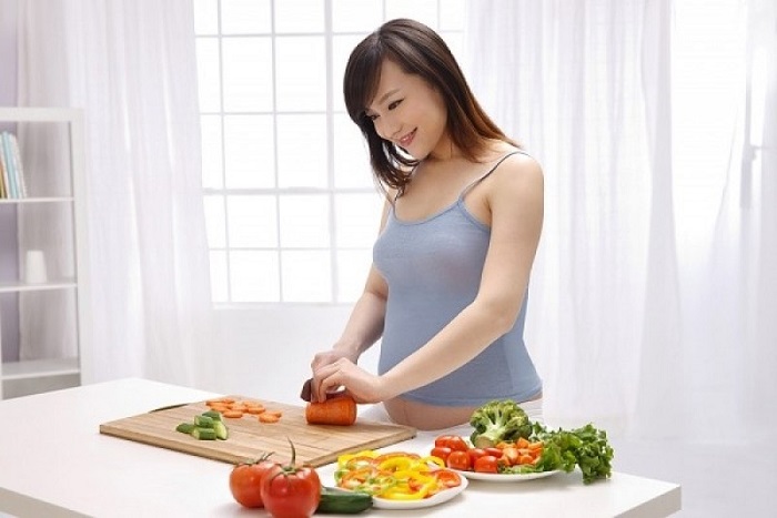 Bà bầu ăn uống ngày tết thế nào cho đúng
