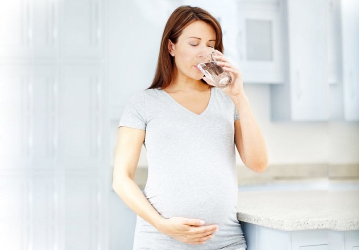 Bà bầu ăn uống ngày tết thế nào cho đúng
