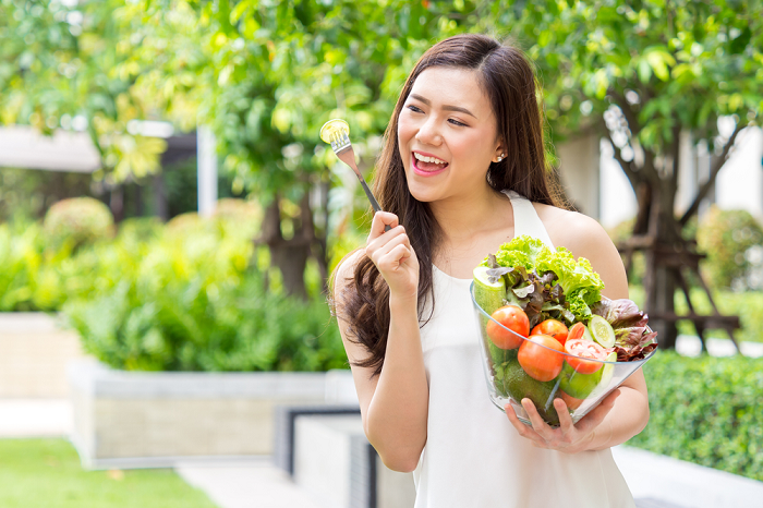 Khi bị tắc kinh, chị em cần tăng cường ăn các loại rau, củ, quả giàu sắt để tránh thiếu máu do thiếu sắt.