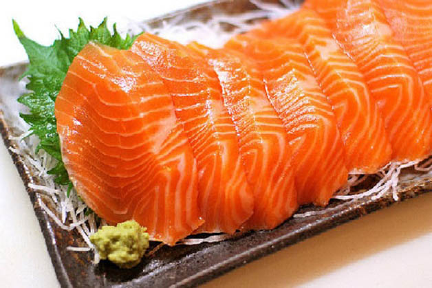 Sản phụ có thể bổ sung thêm cá hồi để bổ sung protein, DHA và Omega 3
