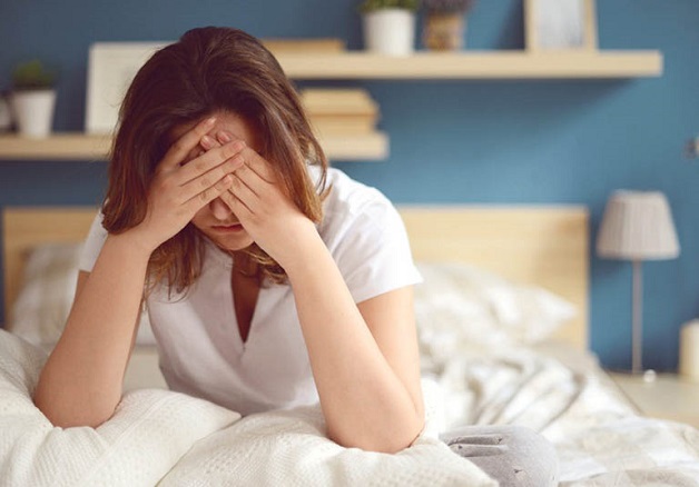 Tình trạng lo lắng, căng thẳng ở nữ giới sau sinh có thể ảnh hưởng đến giấc ngủ và gây mất ngủ.