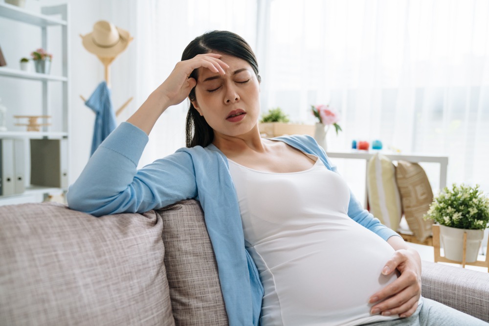 Mất ngủ 3 tháng cuối thai kỳ khiến mẹ mệt mỏi, dễ cáu gắt, có thể dẫn đến trầm cảm trước và sau sinh