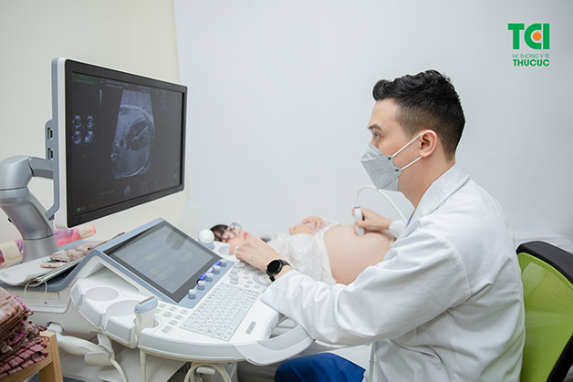 Siêu âm thai cho phép mẹ bầu và bác sĩ có thể quan sát, đánh giá tình trạng phát triển của thai nhi thông qua hình ảnh dựng nên nhờ các sóng âm