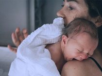Mẹ bỉm sữa cần thiết phải tiến hành thế nào để trị mất ngủ sau sinh?