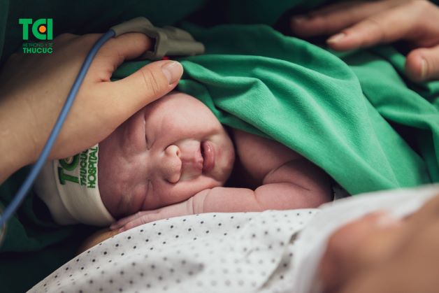 Ca sinh mổ do ekip bác sĩ Hưng Thịnh Clinic thực hiện đã diễn ra tốt đẹp, em bé chào đời trong điều kiện sức khỏe hoàn toàn khỏe mạnh