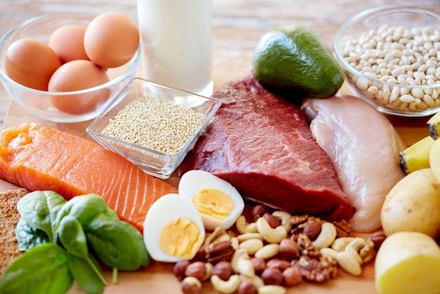 Bổ sung thực phẩm nhiều sắt như thịt nạc bò, gà, heo, các loại đậu,.. cải thiện tình trạng rong huyết
