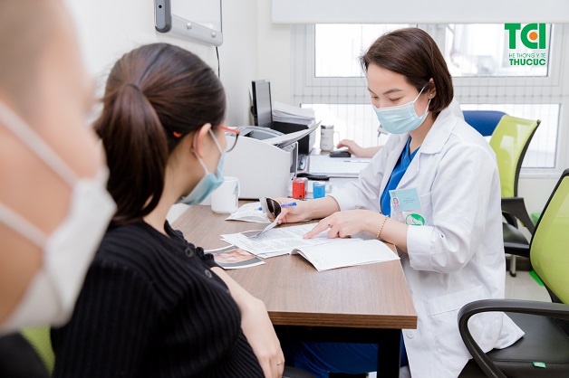 Khi có các dấu hiệu ngứa rát, khí hư bất thường nên đi thăm khám để được chẩn đoán chính xác