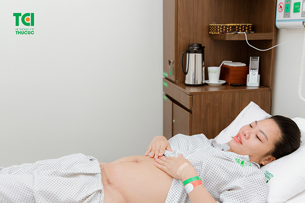 Sản phụ được đặt ống thông tiểu cả khi đã hoàn thành ca sinh