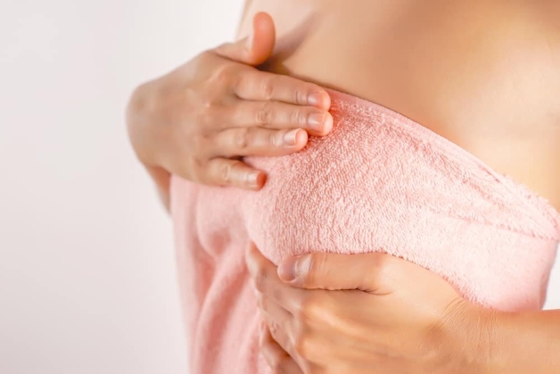 mẹo chữa tắc tia sữa bằng cách chườm nóng