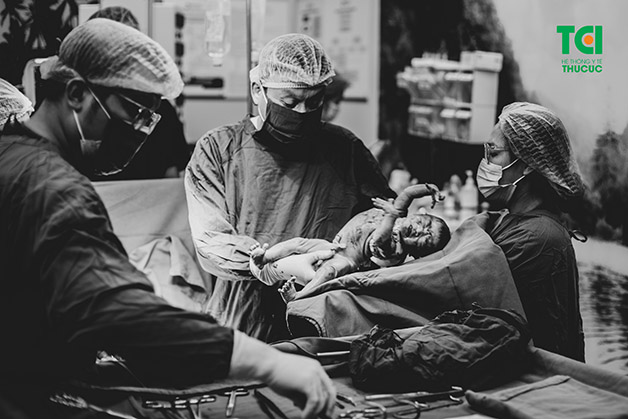 Bác sĩ Nguyễn Văn Hà là người trực tiếp phụ trách ca sinh mổ của chị Hiên