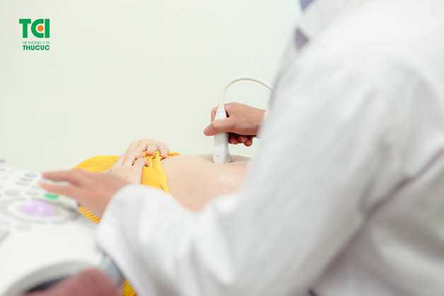 Siêu âm đo độ mờ da gáy có thể được thực hiện cùng với xét nghiệm Double test để khảo sát thêm nguy cơ dị tật do bất thường nhiễm sắc thể ở thai nhi, cụ thể là hội chứng Down
