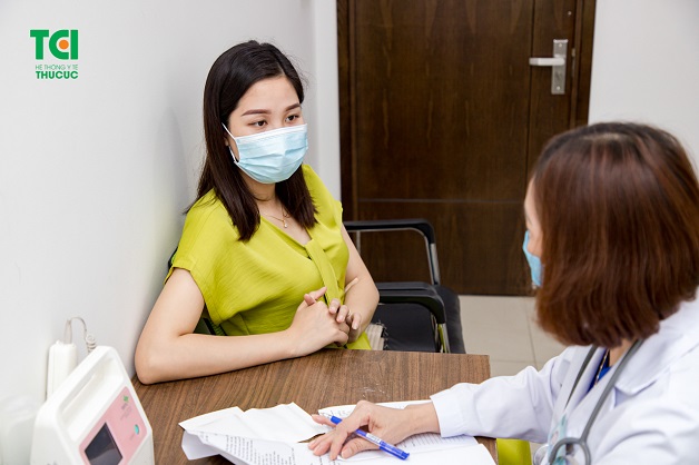 Khi tắc tia sữa mãi không khỏi, nên đi khám bác sĩ chuyên khoa để được tư vấn và điều trị sớm.