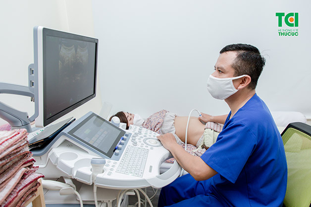 Khi khối u nang buồng trứng lành tính có nguy cơ, bác sĩ sẽ có chỉ định loại bỏ khối u