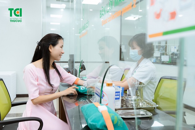 Từ tuần thứ 10, thai phụ sẽ được chỉ định thực hiện xét nghiệm máu tại các mốc khám thai quan trọng