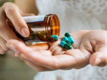 Mẹ mắc phải tắc tia sữa uống gì cho nhanh khỏi mà không tác động sữa?