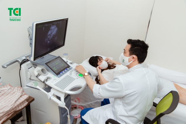 Các mốc khám thai IVF - Siêu âm thai đều đặn để kiểm tra sự phát triển của thai nhi.