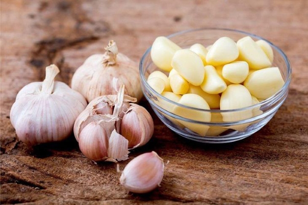 Bổ sung tỏi hàng ngày là cách trị viêm âm đạo dân gian