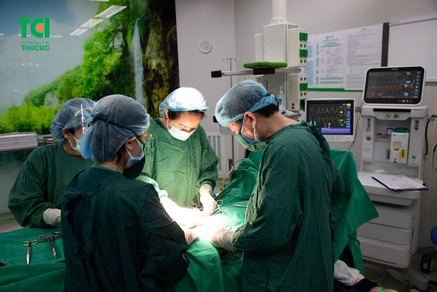 Phẫu thuật loại bỏ thai ngoài tử cung tại Phòng khám Đa khoa Quốc tế Hưng Thịnh