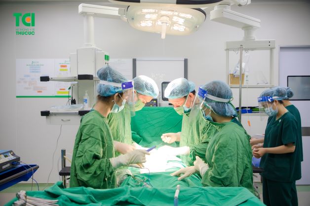 Phẫu thuật cắt bỏ một bên buồng trứng tại Hệ thống y tế Hưng Thịnh Clinic