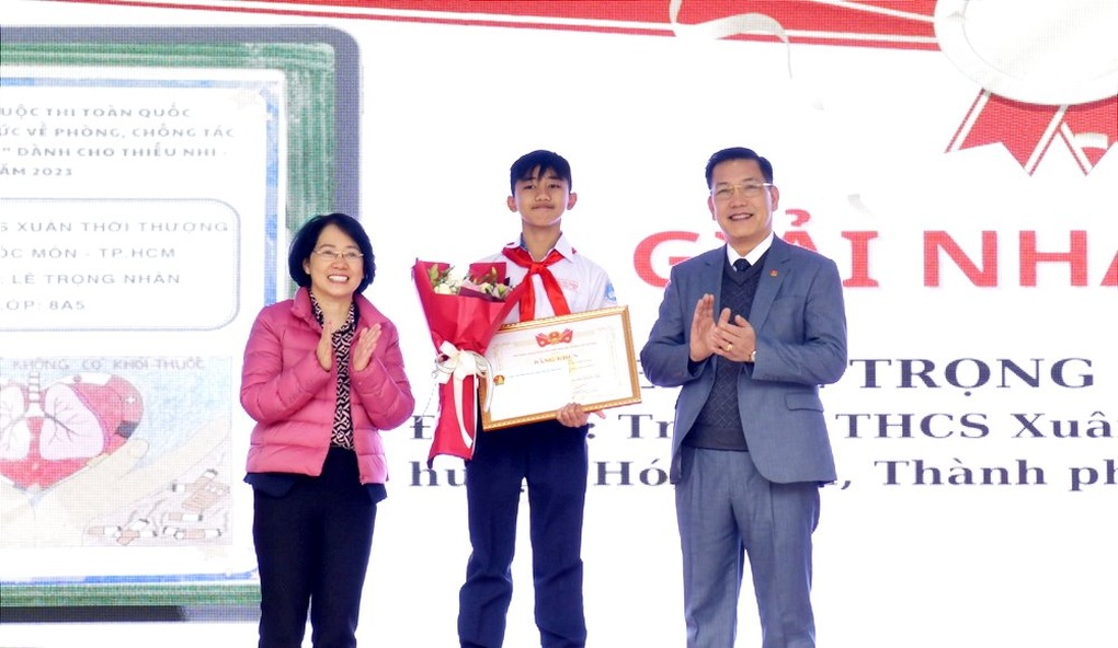 Quảng cáo mập mờ không gây hại, thuốc lá điện tử xâm nhập giới trẻ - 1 Quảng cáo mập mờ không gây hại, thuốc lá điện tử xâm nhập giới trẻ - 1