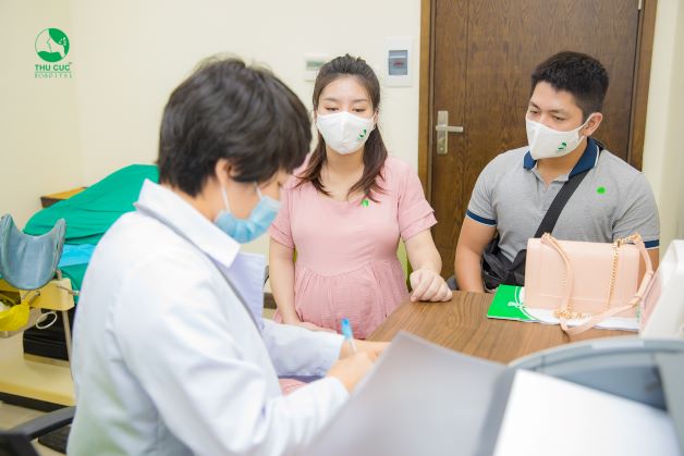 Nếu bà bầu bạch cầu trong máu cao thì việc đầu tiên là phải đến gặp bác sĩ ngay để được theo dõi và tư vấn
