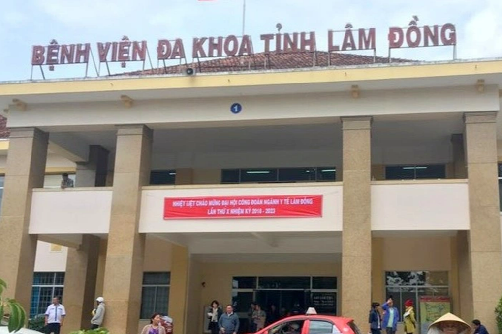 Đình chỉ khám chữa bệnh một bác sĩ vì nghi trục lợi hàng trăm triệu đồng - 1