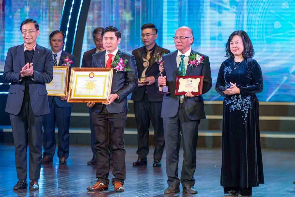 Cách xử lý sụn sườn tự thân sáng tạo của bác sĩ Việt trong tạo hình mũi - 1 Cách xử lý sụn sườn tự thân sáng tạo của bác sĩ Việt trong tạo hình mũi - 1