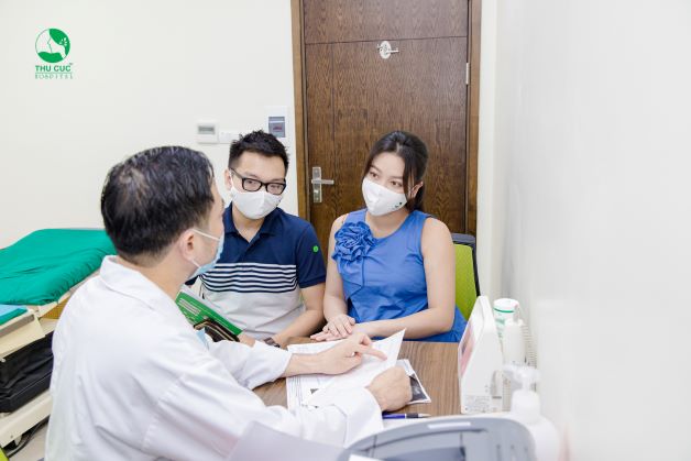 Mẹ bầu nên thăm khám, theo dõi thai kỳ của mình nếu hít phải mùi thuốc lá trong thời gian dài