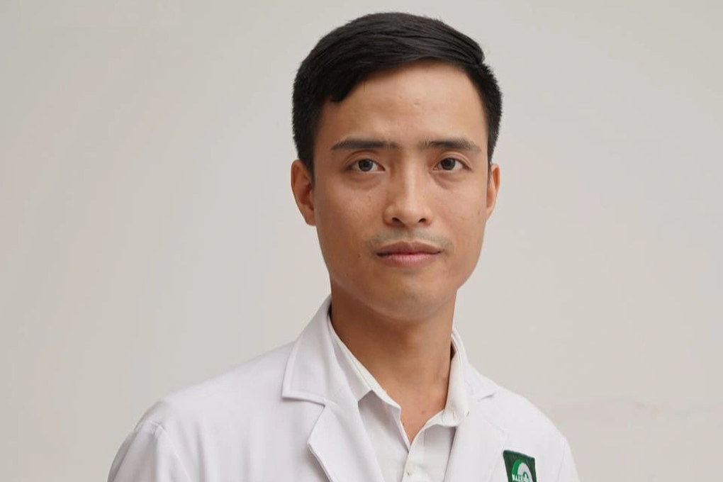 Hàng chục con rận, trứng rận chi chít trên mi mắt nữ bệnh nhân - 2 Hàng chục con rận, trứng rận chi chít trên mi mắt nữ bệnh nhân - 2
