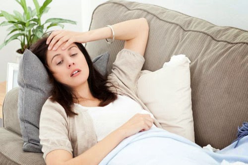 Thai ngoài tử cung có thể là một nguyên nhân gây đau bụng dưới ở mẹ bầu.