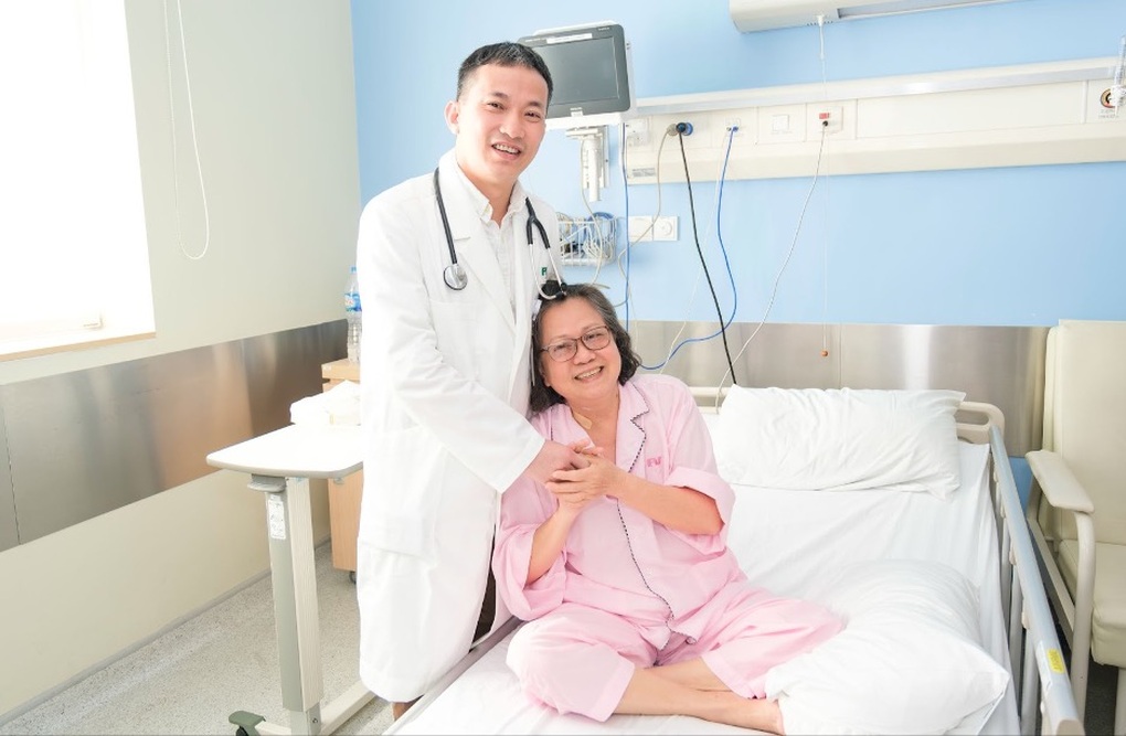 Sợ phẫu thuật, nữ bệnh nhân 67 tuổi được thay van tim bằng phương pháp không cần mổ hở - 1