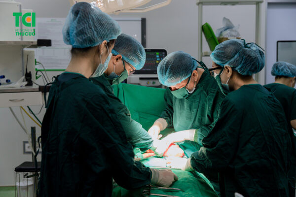 Phẫu thuật mổ mở loại bỏ u nang buồng trứng