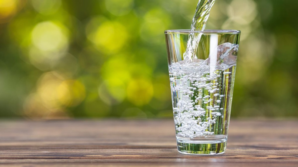 Uống nước trước bữa ăn có thực sự giúp bạn giảm cân? - 1