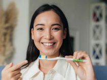 Vì sao đánh răng 2 lần 1 ngày chưa đủ để giữ an toàn răng miệng?