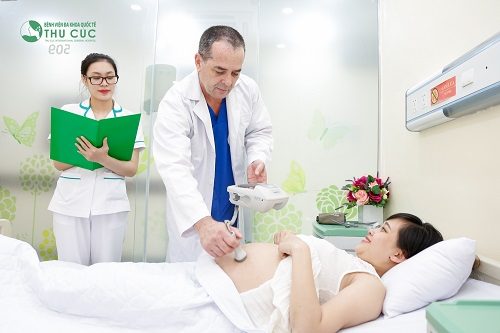 Có nên áp dụng hình thức sinh thường gây tê màng cứng không là tùy từng trường hợp và phụ thuộc vào nhận định của bác sĩ.